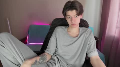 guy_liam1 online show from 9, 3, 2025