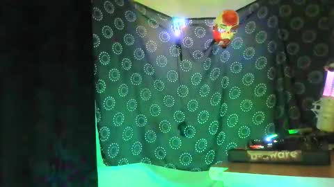 guyst049 online show from 27, 10, 2025