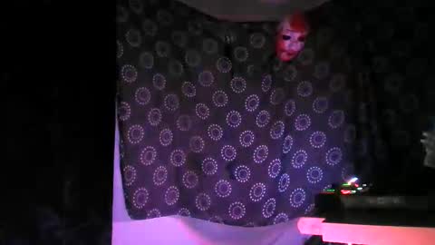 guyst049 online show from 28, 10, 2025