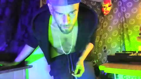 guyst049 online show from 8, 2, 2026