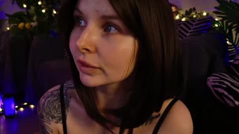 gwenhilton online show from 11, 3, 2025