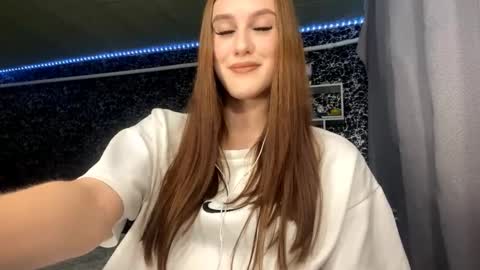 Snapshot of gwenmestayer chatting on 24, 9, 2025 Gwen online show from 24, 9, 2025