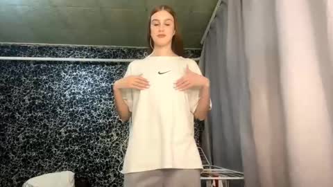 Snapshot of gwenmestayer chatting on 8, 10, 2025 Gwen online show from 8, 10, 2025