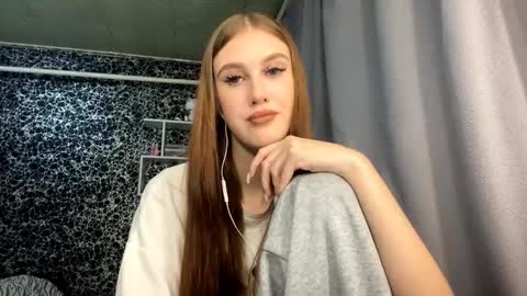 Snapshot of gwenmestayer chatting on 11, 10, 2025 Gwen online show from 11, 10, 2025