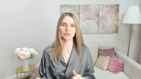 Snapshot of gwensmitt chatting on 28, 5, 2026 gwensmitt online show from 28, 5, 2026