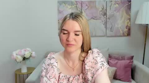 Snapshot of gwensmitt chatting on 8, 7, 2026 gwensmitt online show from 8, 7, 2026