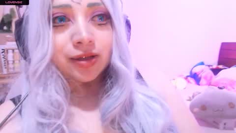 Gwin Nya   Please help me reach 200 thumbs up online show from 24, 10, 2025