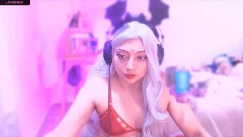 Gwin Nya   Please help me reach 200 thumbs up online show from 25, 10, 2025