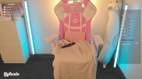 Snapshot of gylaxie chatting on 8, 3, 2025 online show from 8, 3, 2025