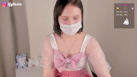 Snapshot of gylaxie chatting on 13, 10, 2025 online show from 13, 10, 2025