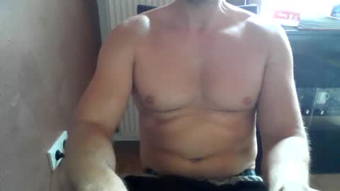 Snapshot of gymxxx_ chatting on 3, 10, 2025 gymxxx_ online show from 3, 10, 2025