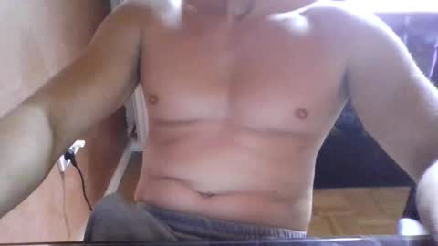Snapshot of gymxxx_ chatting on 31, 5, 2026 gymxxx_ online show from 31, 5, 2026