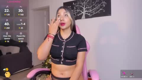 Snapshot of h3y_mia3 chatting on 25, 12, 2024 Paulina  online show from 25, 12, 2024