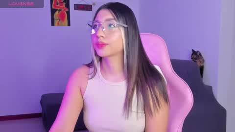 Snapshot of h3y_mia3 chatting on 2, 3, 2025 Paulina  online show from 2, 3, 2025