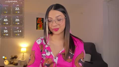 Snapshot of h3y_mia3 chatting on 3, 3, 2025 Paulina  online show from 3, 3, 2025