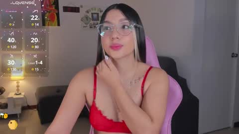 Snapshot of h3y_mia3 chatting on 4, 3, 2025 Paulina  online show from 4, 3, 2025