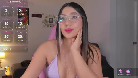 Snapshot of h3y_mia3 chatting on 8, 3, 2025 Paulina  online show from 8, 3, 2025