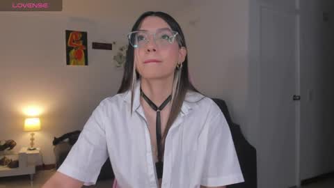 Snapshot of h3y_mia3 chatting on 9, 3, 2025 Paulina  online show from 9, 3, 2025