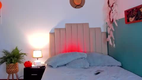 Snapshot of h3y_mia3 chatting on 29, 10, 2025 Paulina  online show from 29, 10, 2025