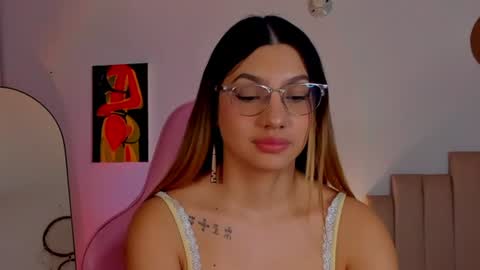 Snapshot of h3y_mia3 chatting on 5, 8, 2026 Paulina online show from 5, 8, 2026