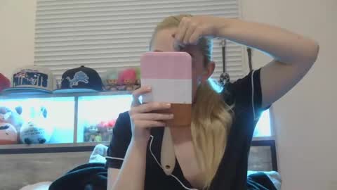 Hailey and d online show from 23, 11, 2025