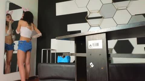 haileycat_ online show from 17, 1, 2025