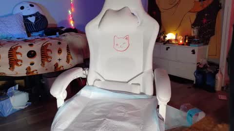  Hailey  online show from 8, 3, 2025