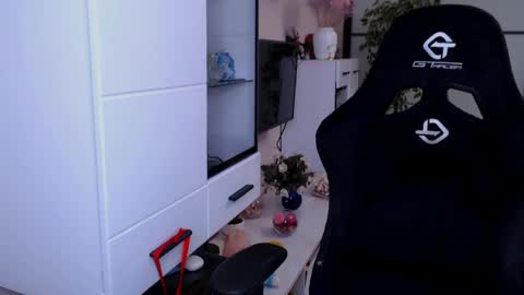 Snapshot of hairypussygranny chatting on 9, 5, 2026 Monika online show from 9, 5, 2026