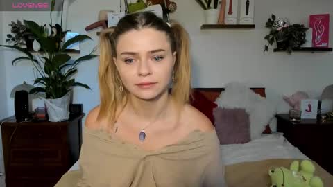 Snapshot of haleyreedme chatting on 19, 11, 2025 Haley online show from 19, 11, 2025