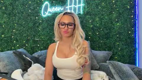 Halia Hill online show from 22, 2, 2026