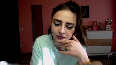 Snapshot of halleyg chatting on 28, 7, 2026 Ann online show from 28, 7, 2026