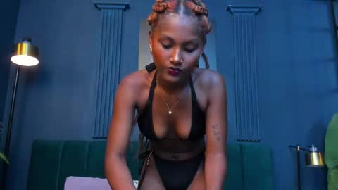 Halley Lorens online show from 24, 9, 2025