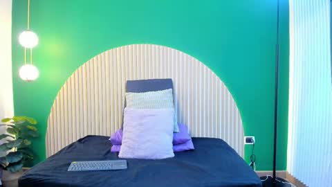 Halley Lorens online show from 28, 11, 2025