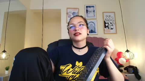 hanabie_ online show from 29, 4, 2026