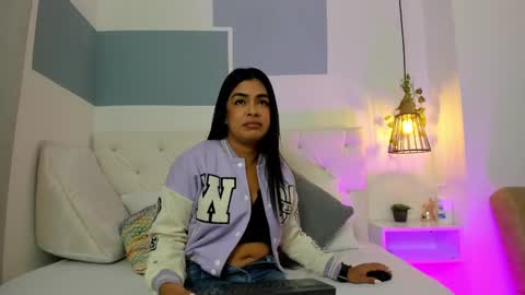 hanah_gray online show from 6, 3, 2025