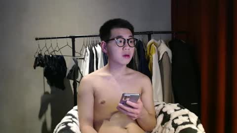 handsome_mannn online show from 4, 1, 2025