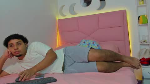 Snapshot of handsome_petite chatting on 2, 12, 2024 grace and tim online show from 2, 12, 2024