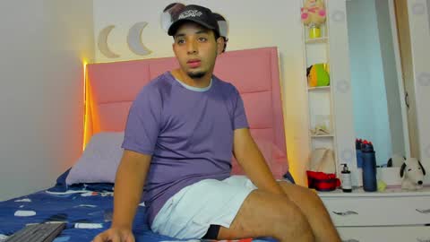 Snapshot of handsome_petite chatting on 7, 12, 2024 grace and tim online show from 7, 12, 2024