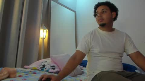 Snapshot of handsome_petite chatting on 4, 1, 2025 grace and tim online show from 4, 1, 2025