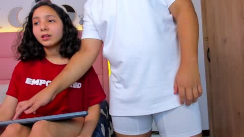 Snapshot of handsome_petite chatting on 6, 1, 2025 grace and tim online show from 6, 1, 2025