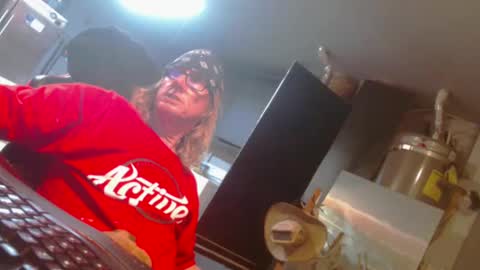 Snapshot of handyman5303 chatting on 25, 12, 2024 Handystudman online show from 25, 12, 2024