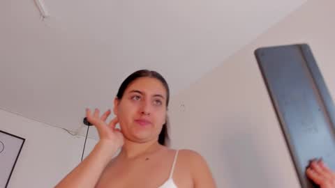 hanna__evans_ online show from 10, 10, 2025