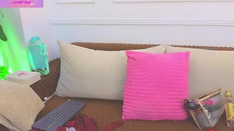 Snapshot of hanna_squirt_1 chatting on 26, 5, 2026 HANNA SOFIA online show from 26, 5, 2026