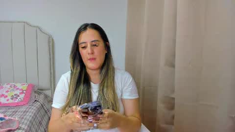 Snapshot of hannaa86 chatting on 18, 11, 2025 Hanna online show from 18, 11, 2025