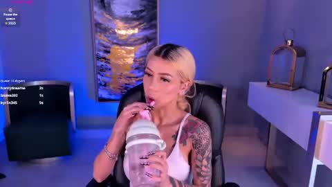 Snapshot of hannaconnor_ chatting on 4, 7, 2026 Hanna Connor online show from 4, 7, 2026