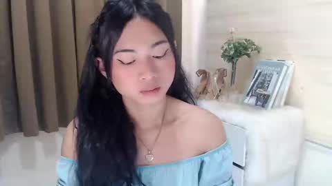 Snapshot of hannah_davis69 chatting on 5, 3, 2025 Alex online show from 5, 3, 2025