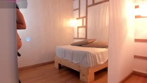 hannahmonttgomery  Help me reach 100 Hands up online show from 29, 9, 2025