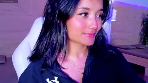 hannahmonttgomery  Help me reach 100 Hands up online show from 29, 4, 2026