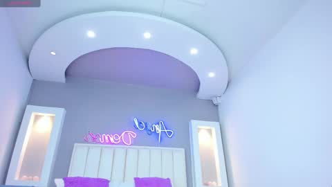 HannaPaola online show from 5, 3, 2025