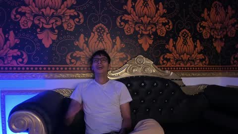 Snapshot of happy_cream_ chatting on 14, 12, 2024 happy_cream_ online show from 14, 12, 2024